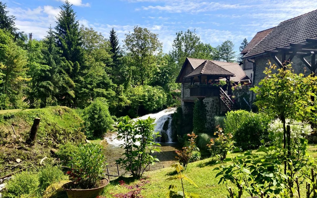 From Zagreb: Full-Day Trip to Plitvice Lakes National Park and Rastoke Village Image 4