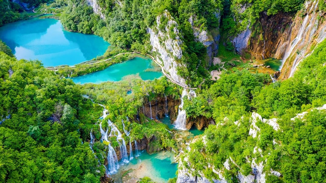 Aerial view of Sastavci waterfall and turquoise lakes in Plitvice Lakes National Park, Croatia.