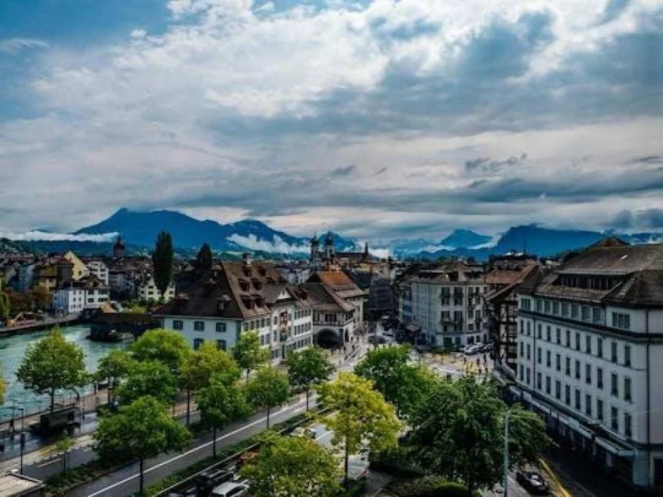 Zug city highlights walking tour with a local