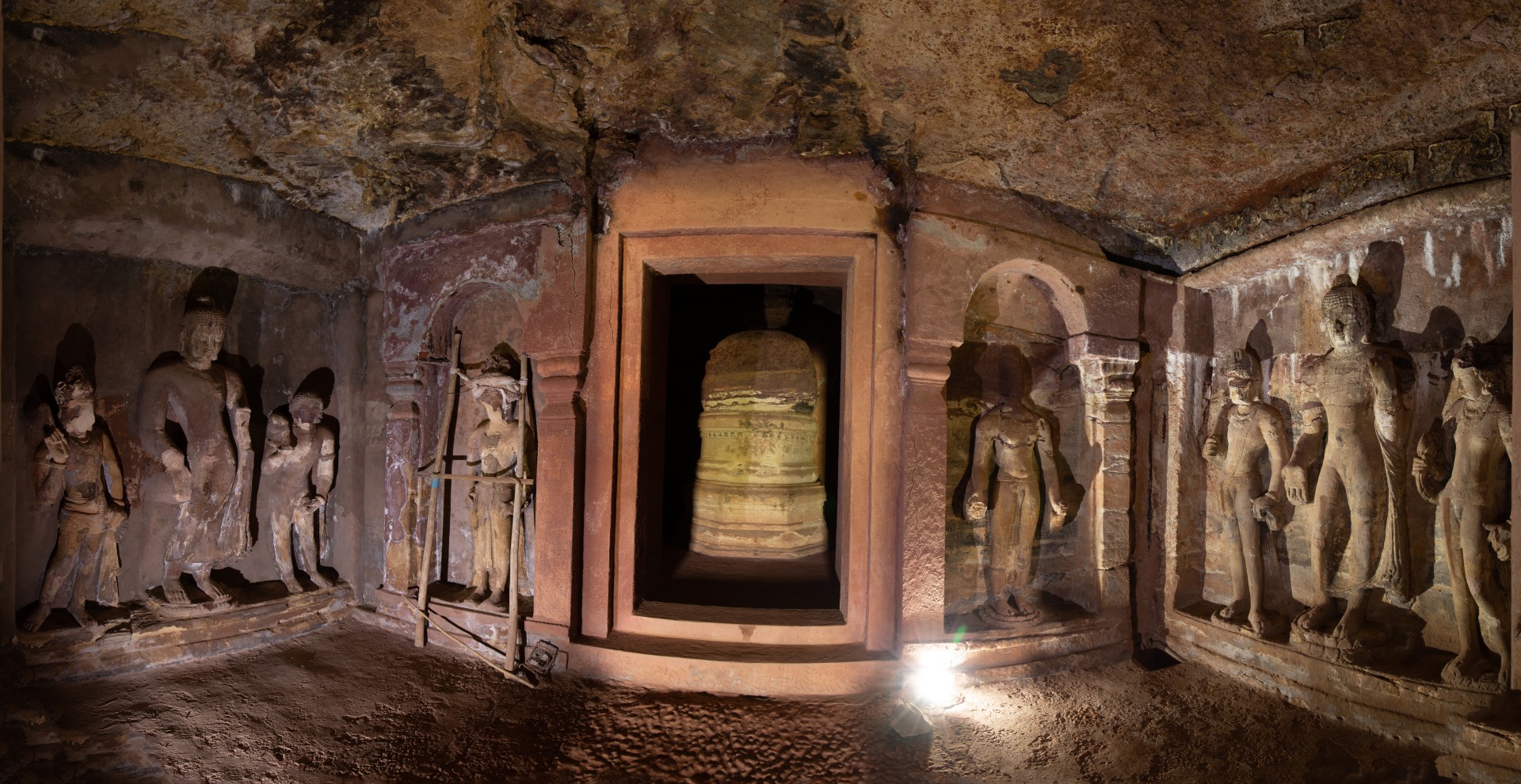 Buddhist Caves, Bagh