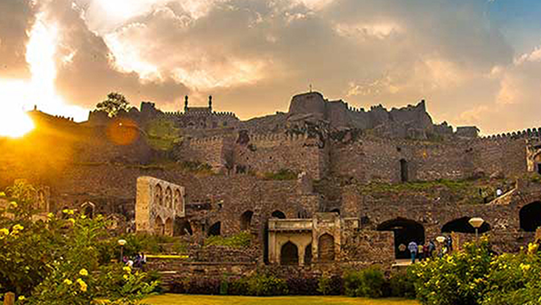 https://images.staybook.in/things-to-do/golkonda-fort-instant-entry-heritage-ticket-zero-wait-mobile-pass/6.jpg